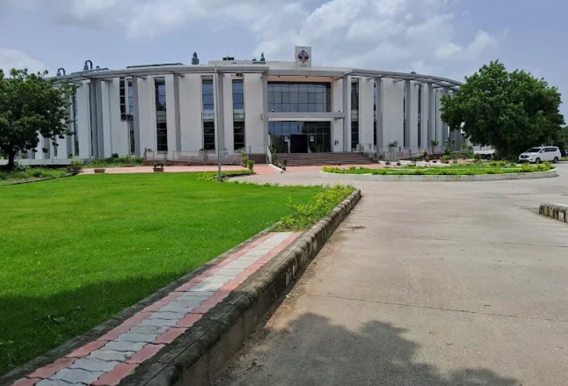 National Institute of Pharmaceutical Education and Research, Ahmedabad (NIPER-Ahmedabad), Ahmedabad, Gujarat - Vushii.com